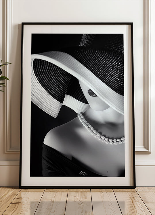 Elegancia en la sombra Póster
