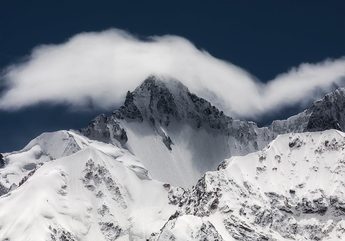 Cumbre coronada Póster
