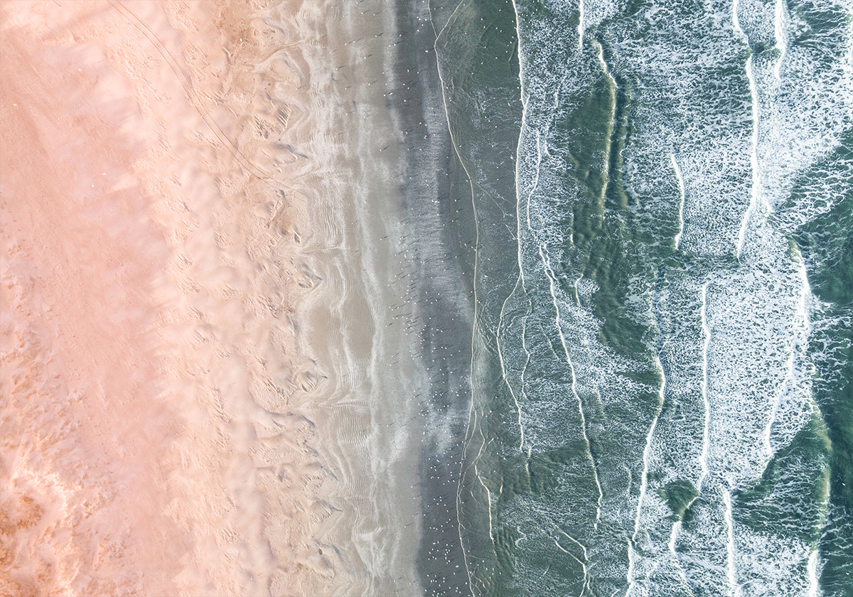 Póster costero rosa y azul.