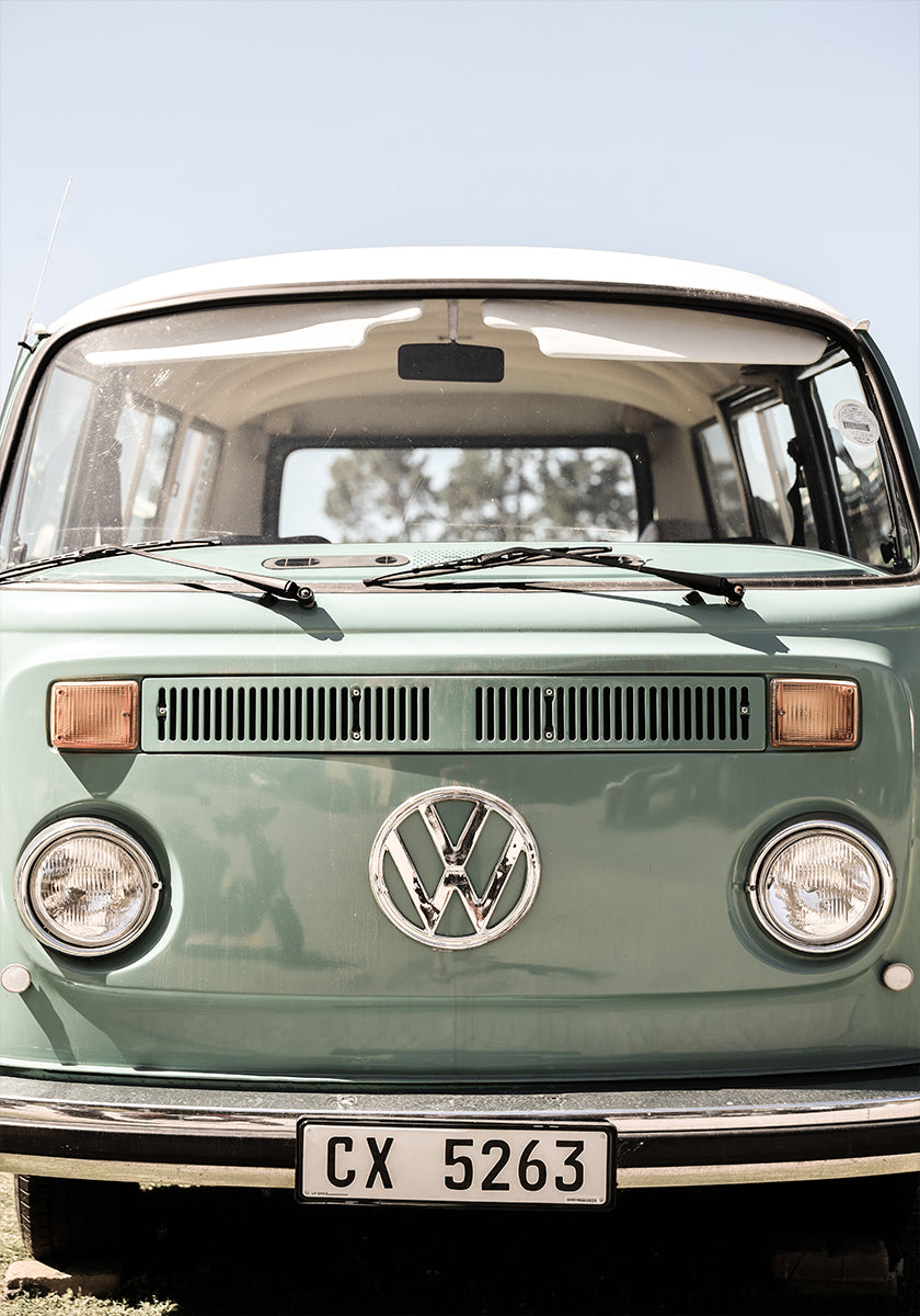 Póster Coches de diseño clásico en suaves tonos verdes.