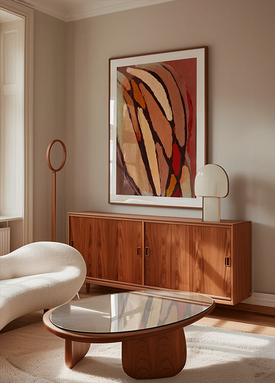 una sala de estar moderna con un gran cuadro abstracto en la pared, un mueble de madera, un sofá blanco y una mesa de centro con tapa de vidrio.