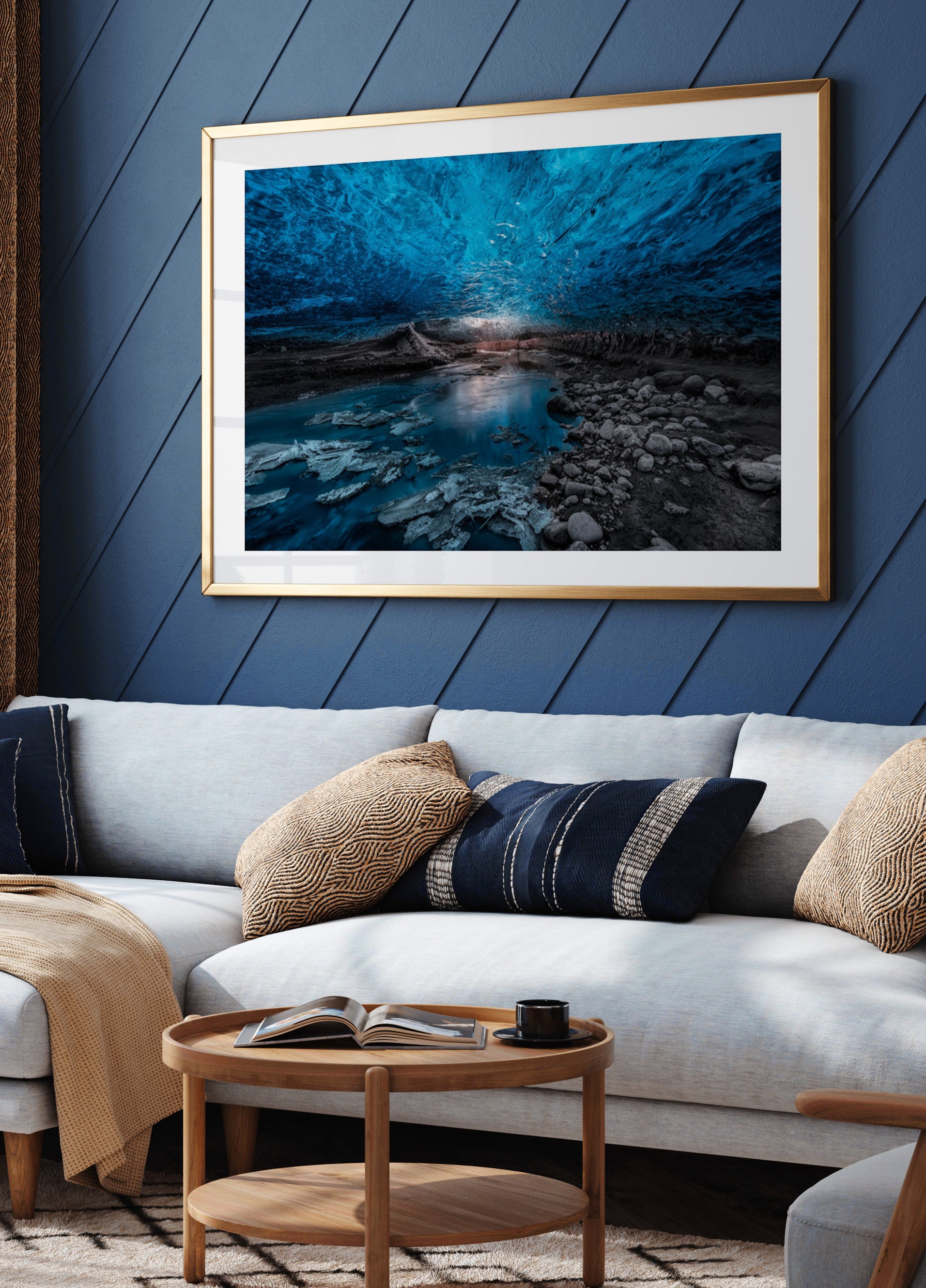Arroyo de la cueva de hielo azul