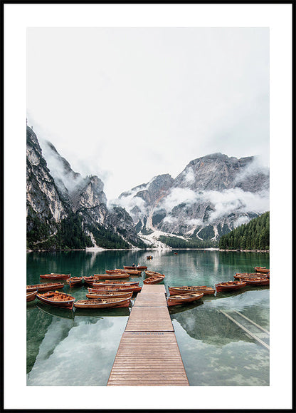 Cartel de barcos en el lago 