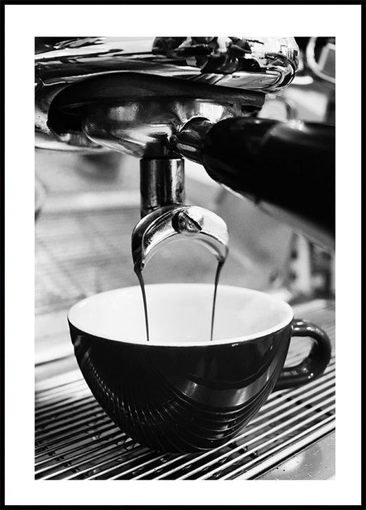 Póster en blanco y negro que muestra cómo servir café expreso en una taza 