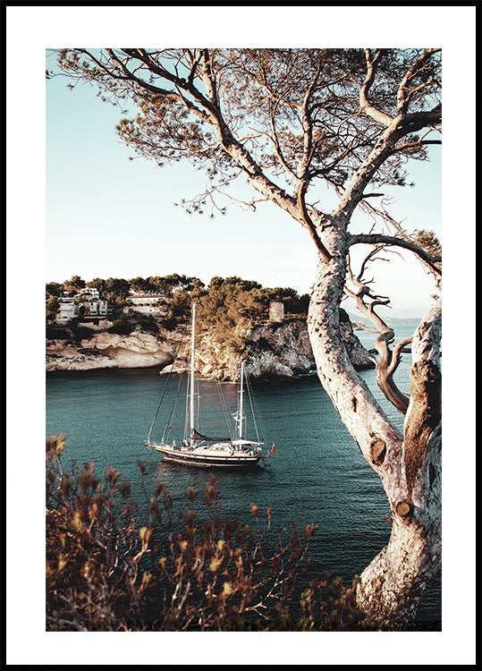 Yacht In Bay Plakat - Posterbox.dk