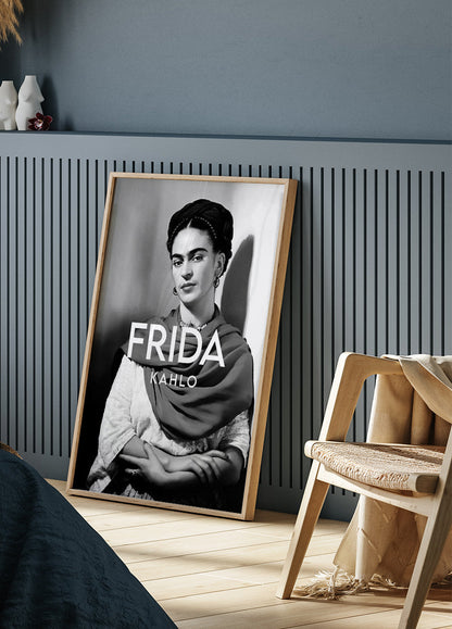 Póster feminista con retrato de Frida Kahlo 