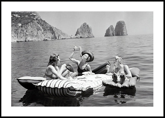 Póster de mujeres comiendo pasta en el lago