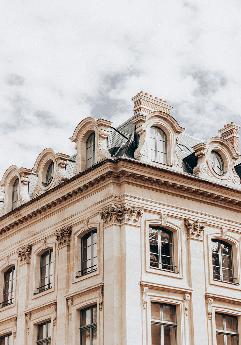 Classic Building in Paris Plakat - Posterbox.dk