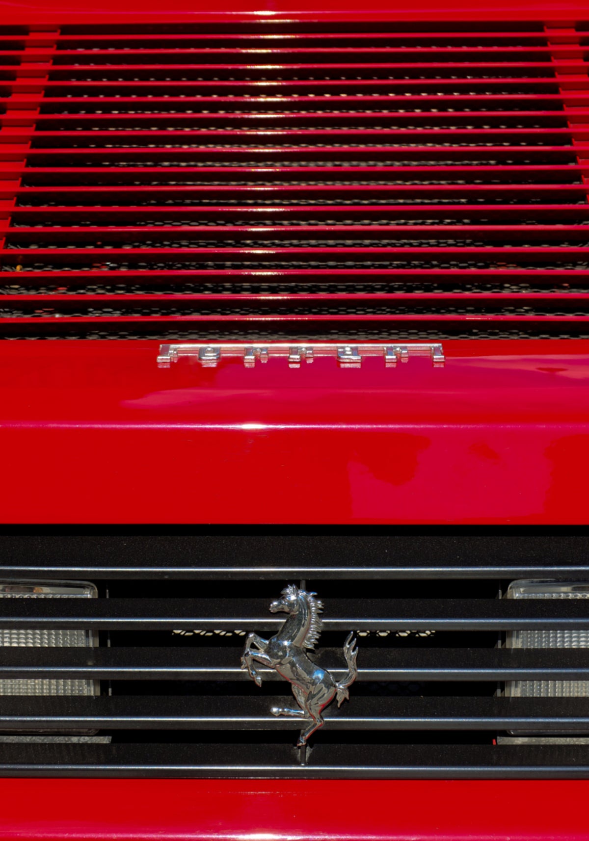 Coche deportivo rojo clásico