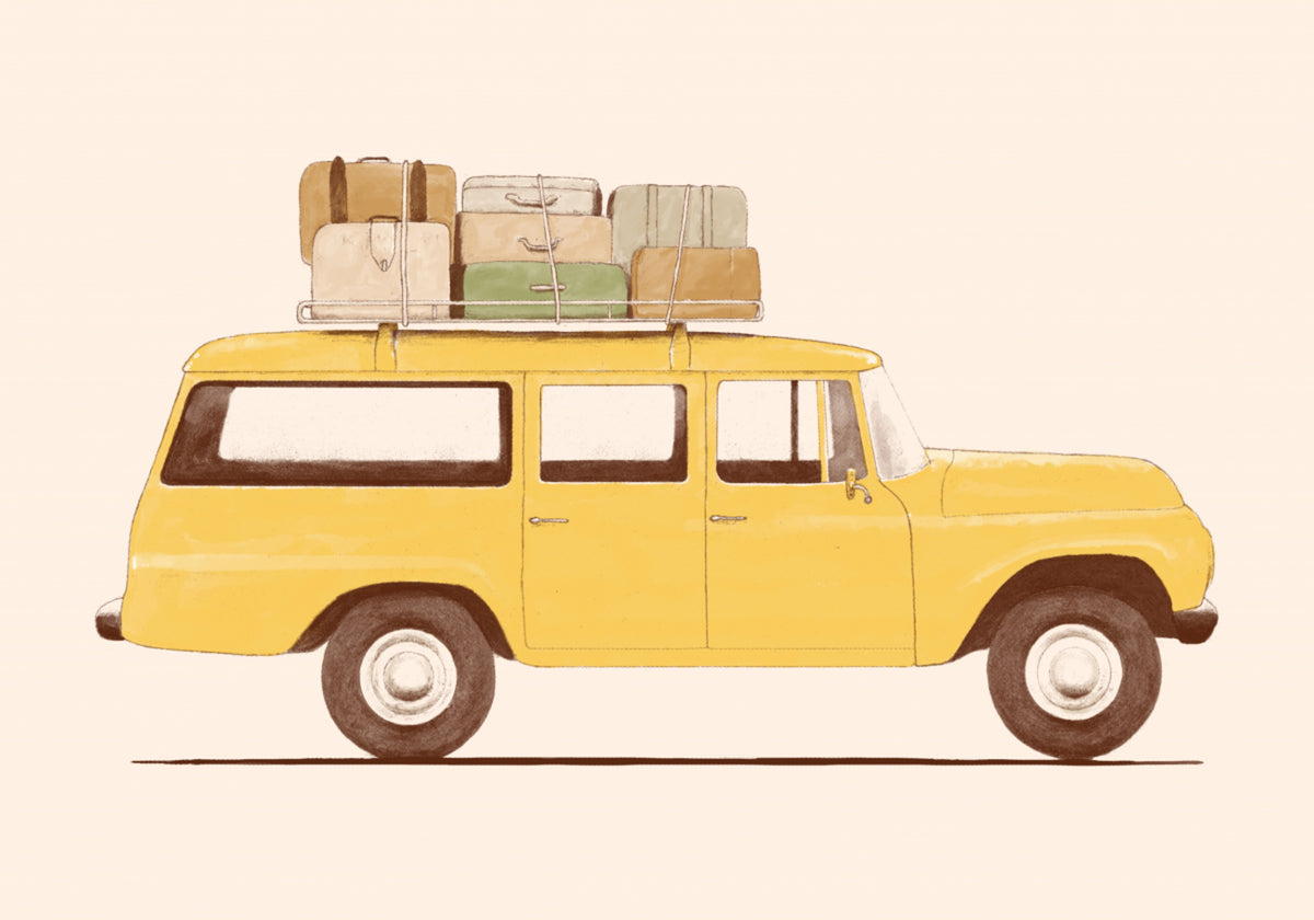 Coche antiguo en viaje por carretera