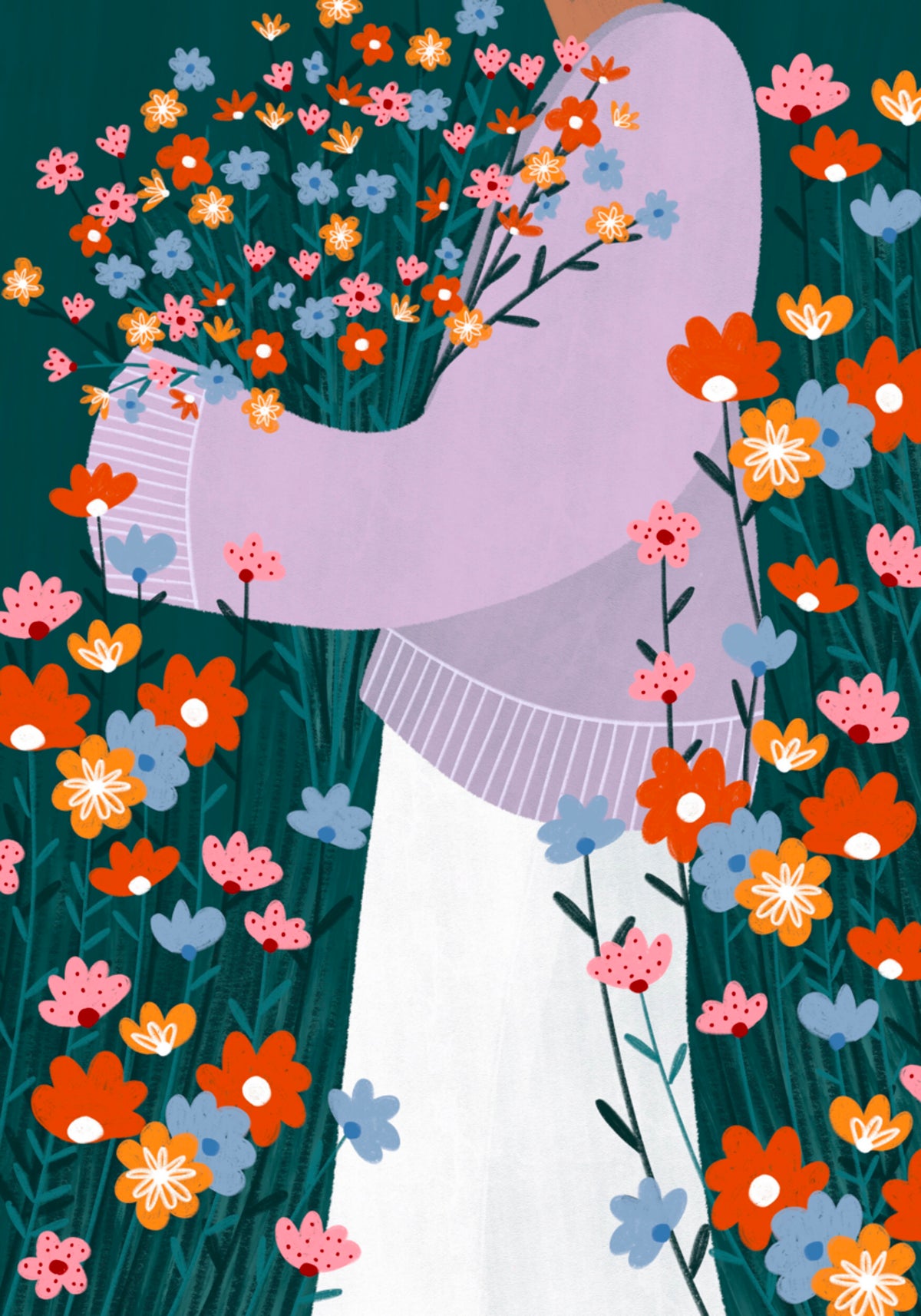 Mujer feliz sosteniendo flores
