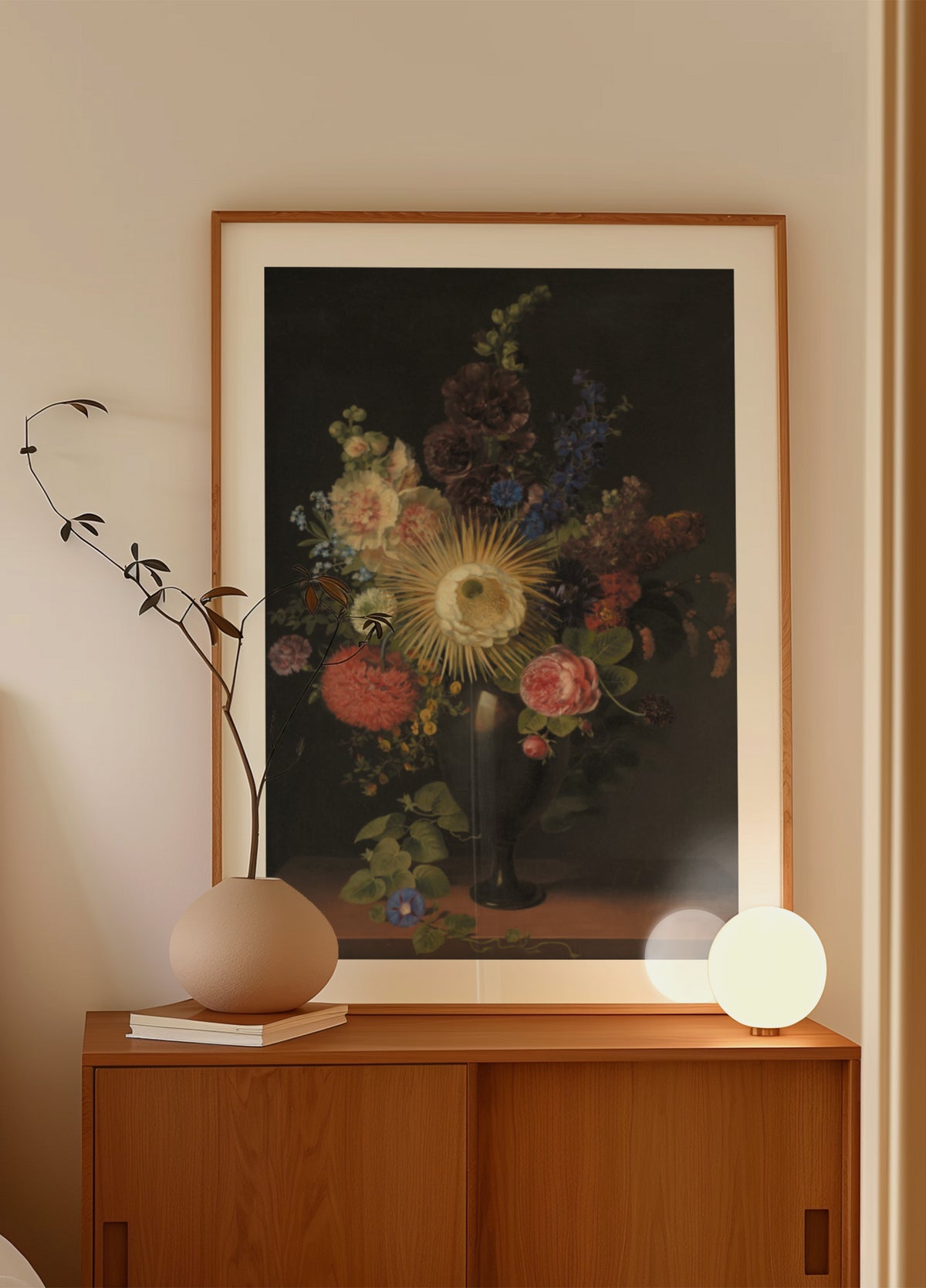 Un jarrón de pórfido con cactus grandiflora y otras flores de C. D. Fritzsch