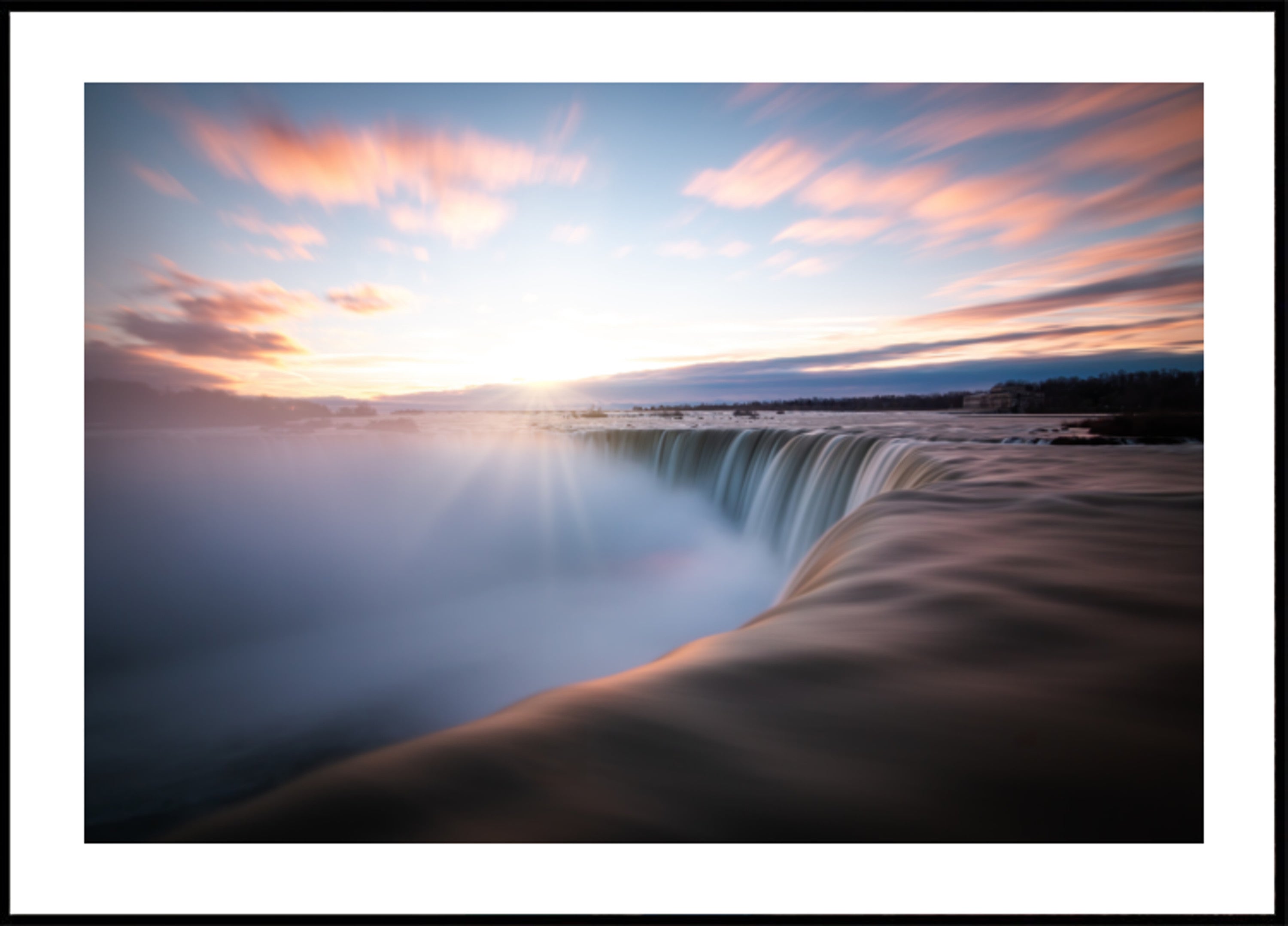 Amanecer de la cascada dorada