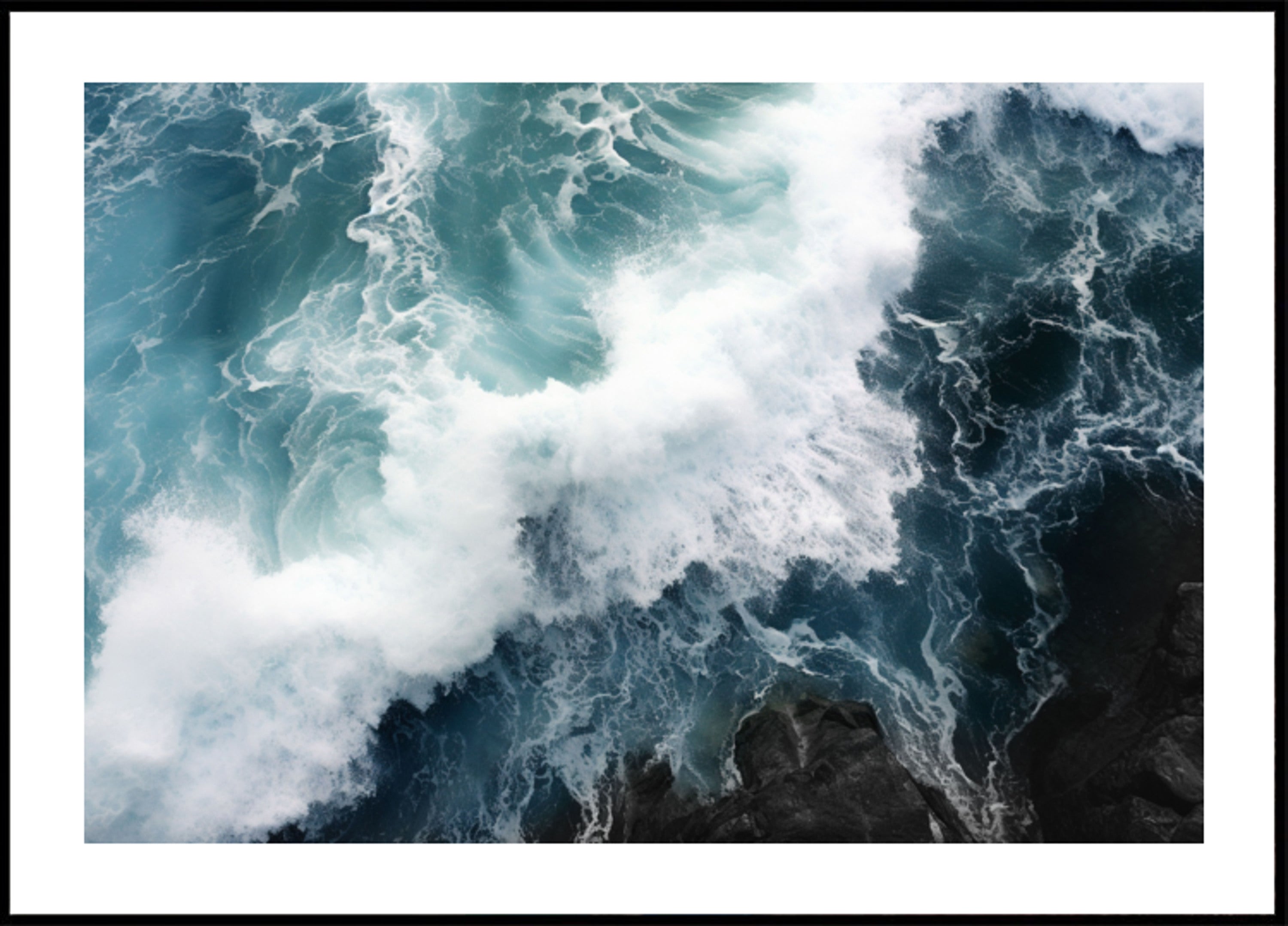 Olas rompiendo en el océano