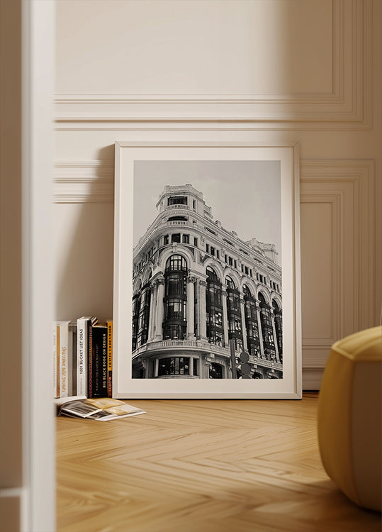 Póster con vista serena de un pueblo costero