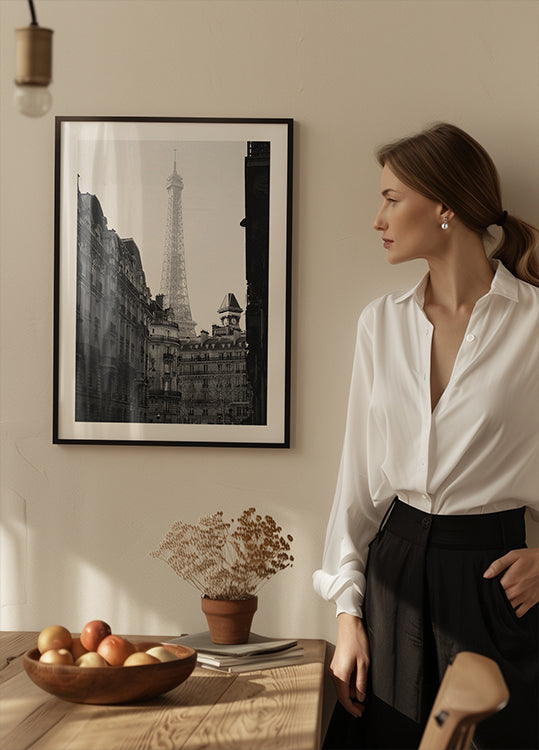 Póster con vista serena de un pueblo costero