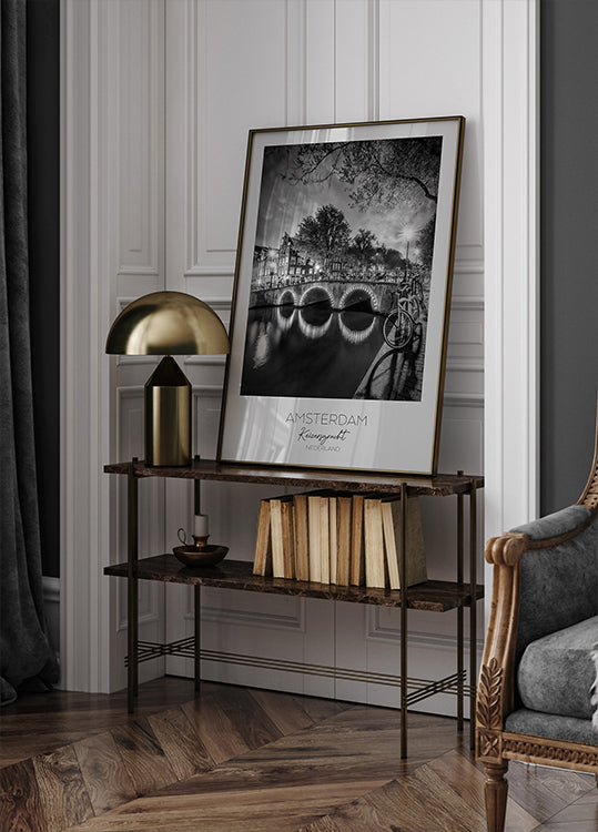 En foco: AMSTERDAM Paisaje nocturno idílico desde Keizersgracht Póster