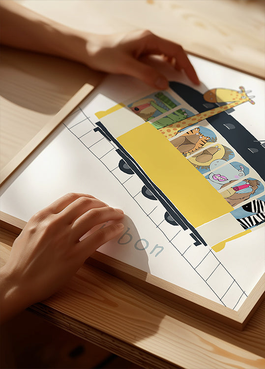 Famoso tranvía amarillo de Lisboa con animales de la selva de Carla Daly Póster