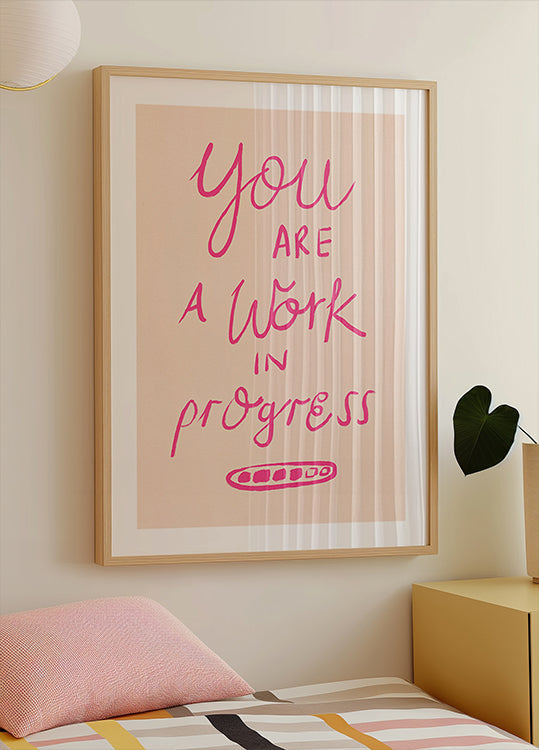 Eres un trabajo en progreso tipografía rosa Póster