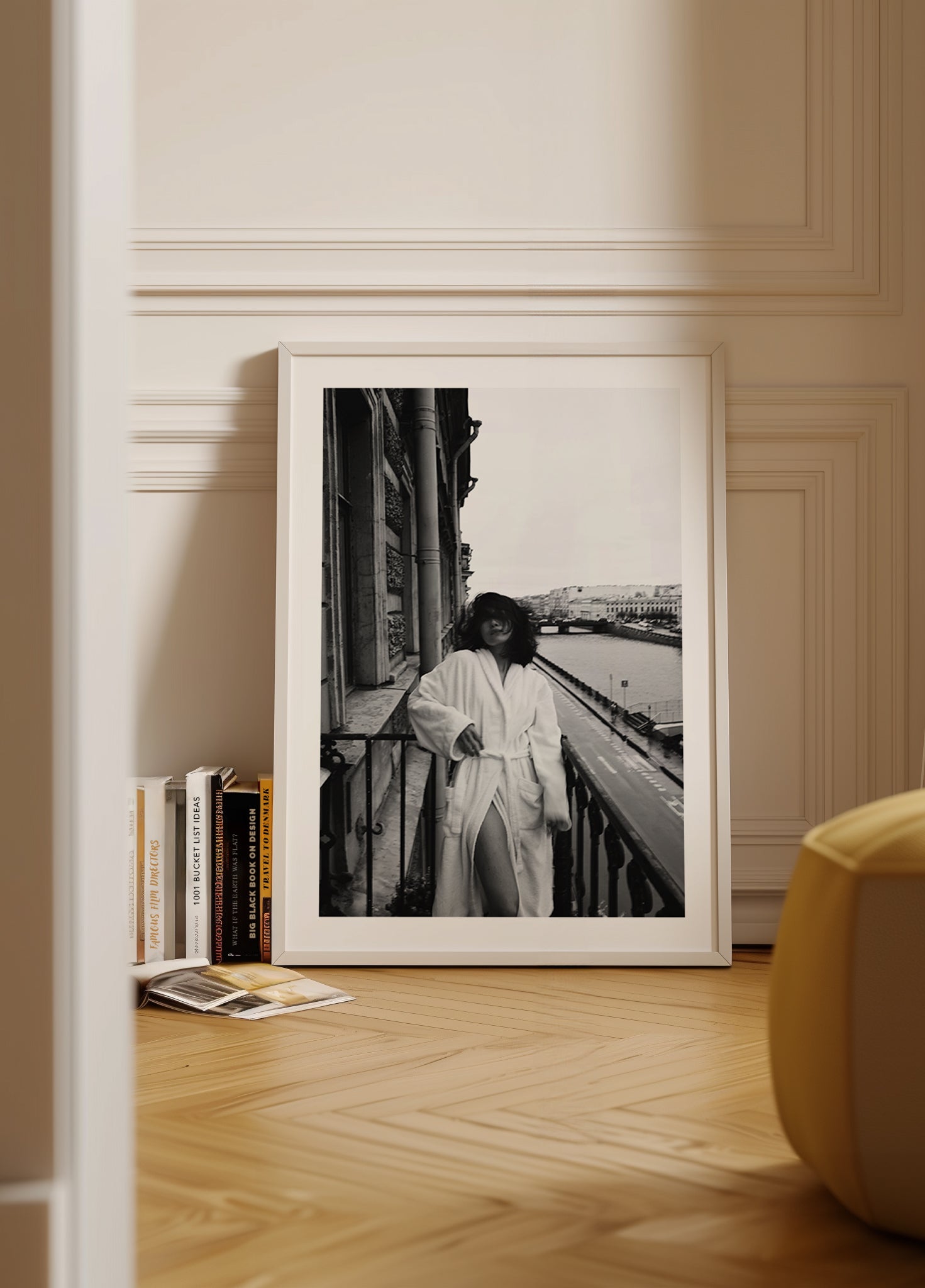Póster con vista serena de un pueblo costero