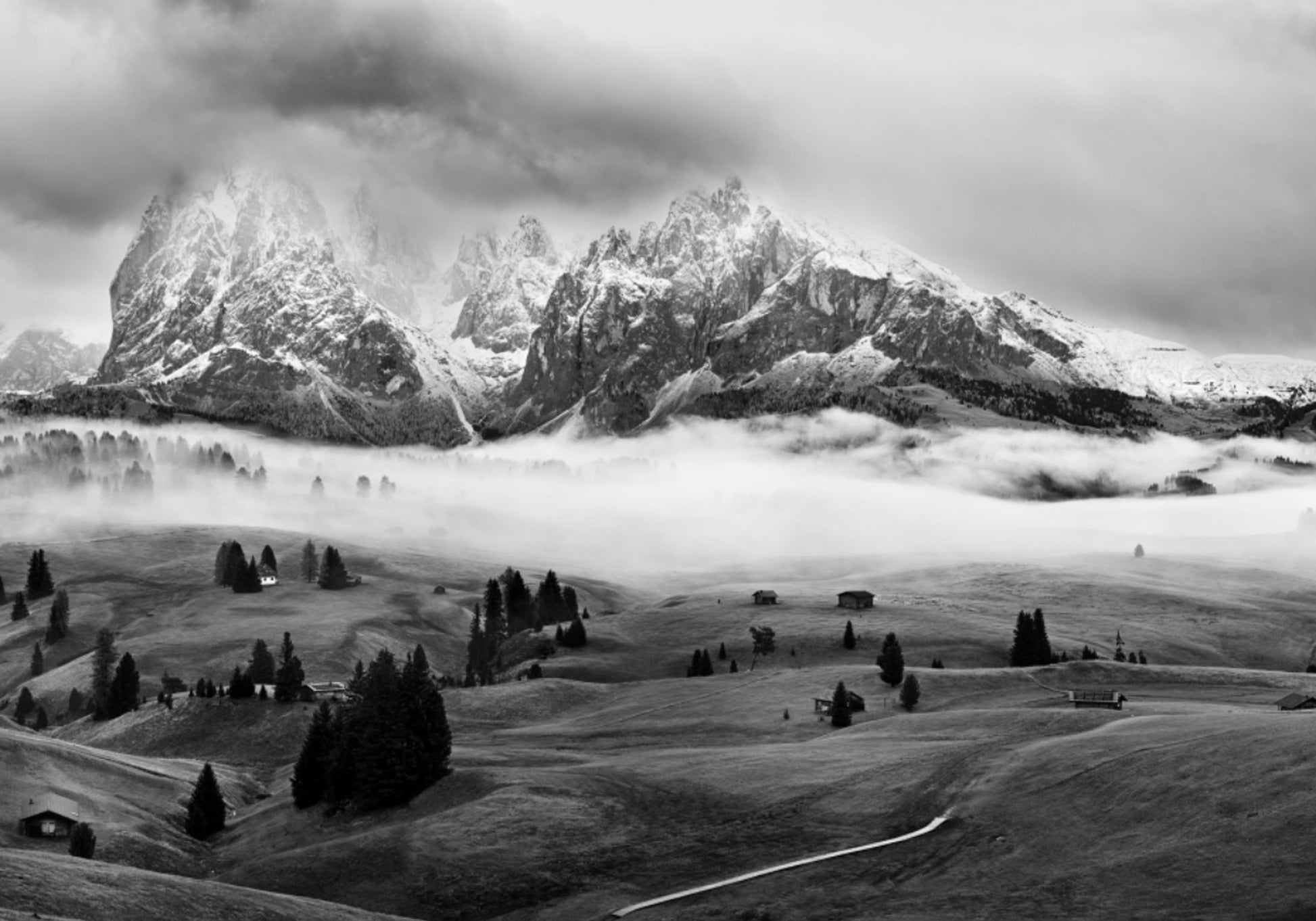 Majestuosa niebla de montaña