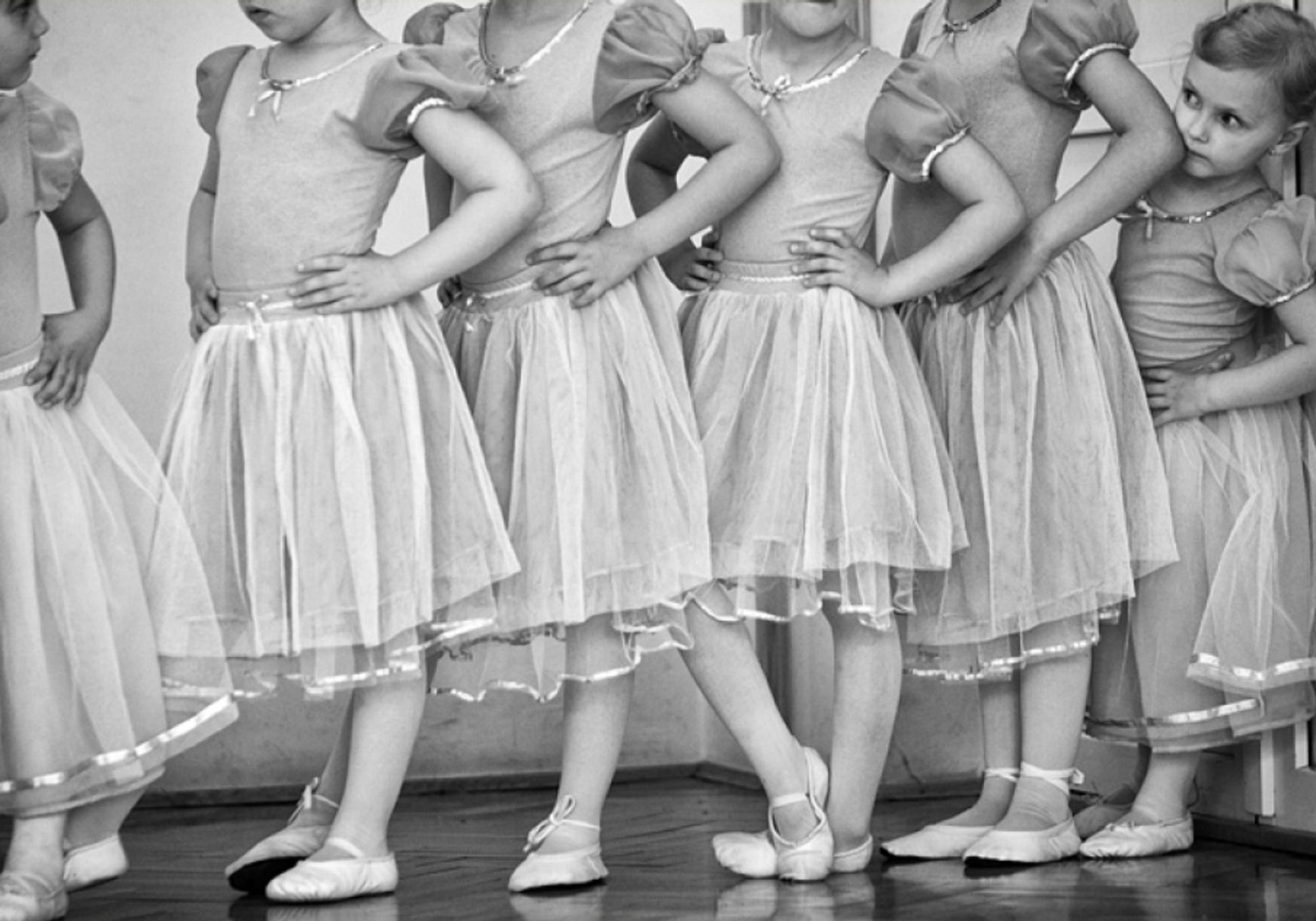 Práctica de bailarinas jóvenes