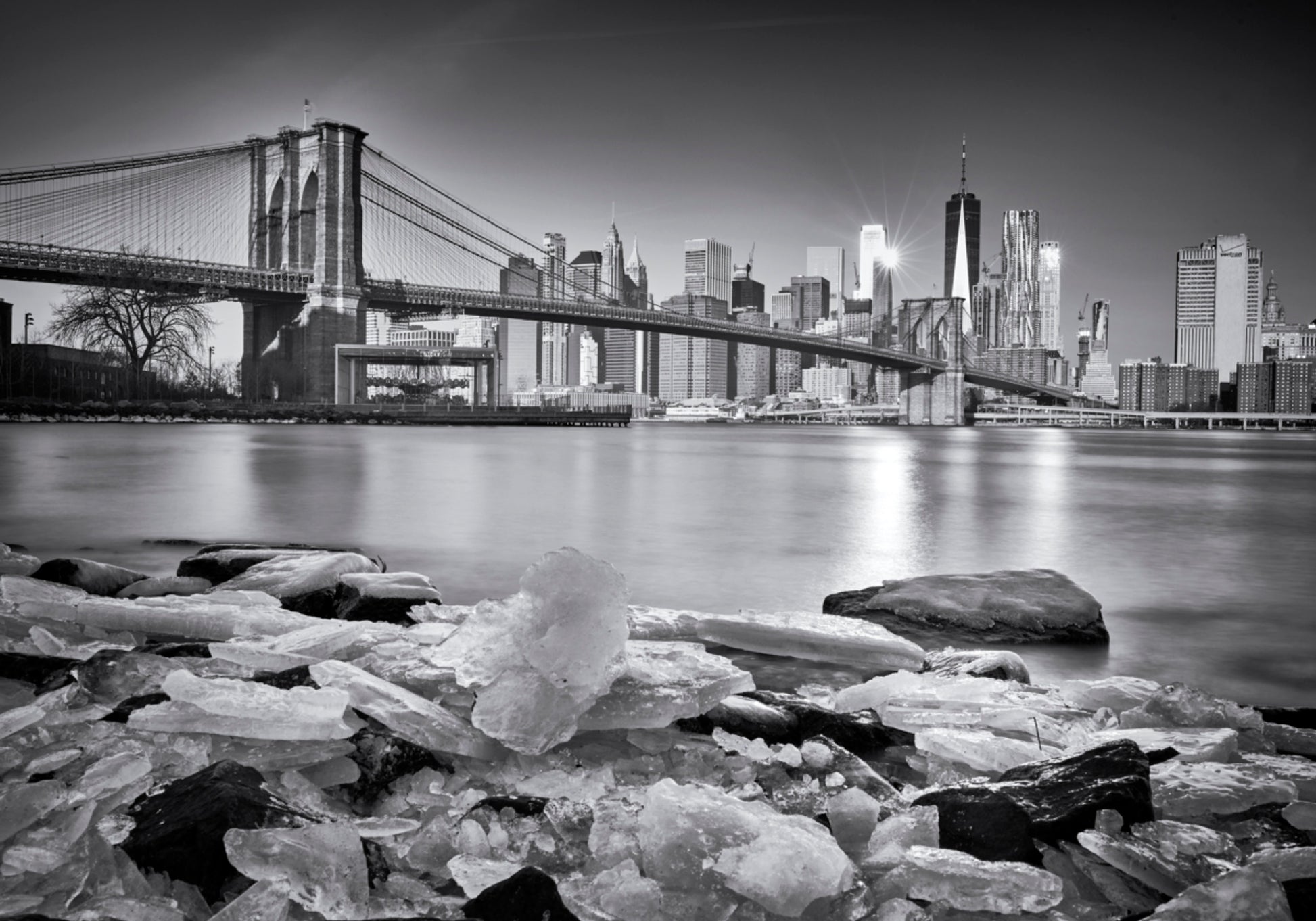 Vista de invierno del puente de Brooklyn