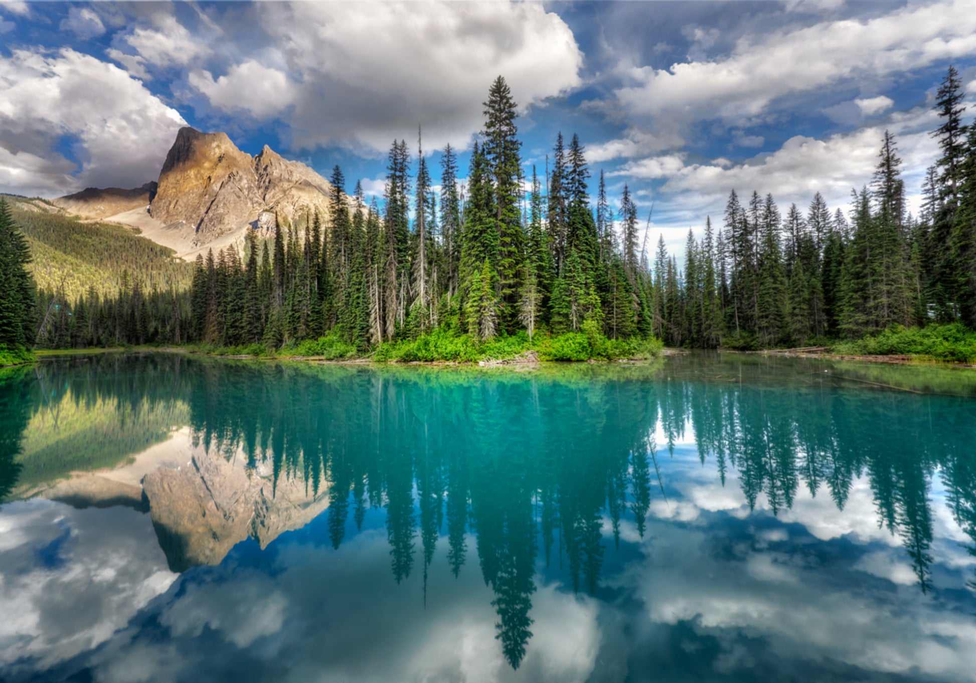 Reflejo del lago turquesa