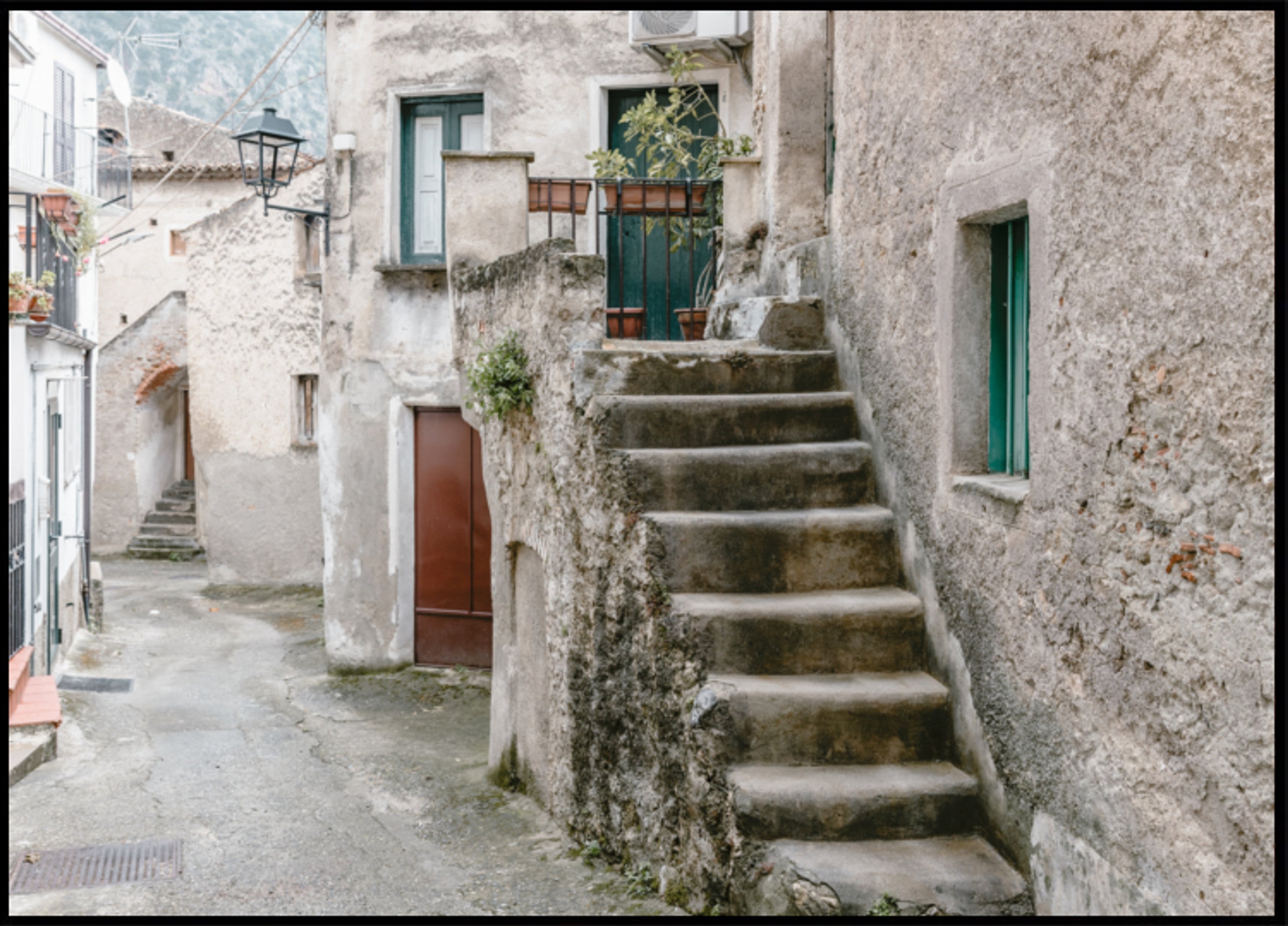 Camino de pueblo italiano con encanto