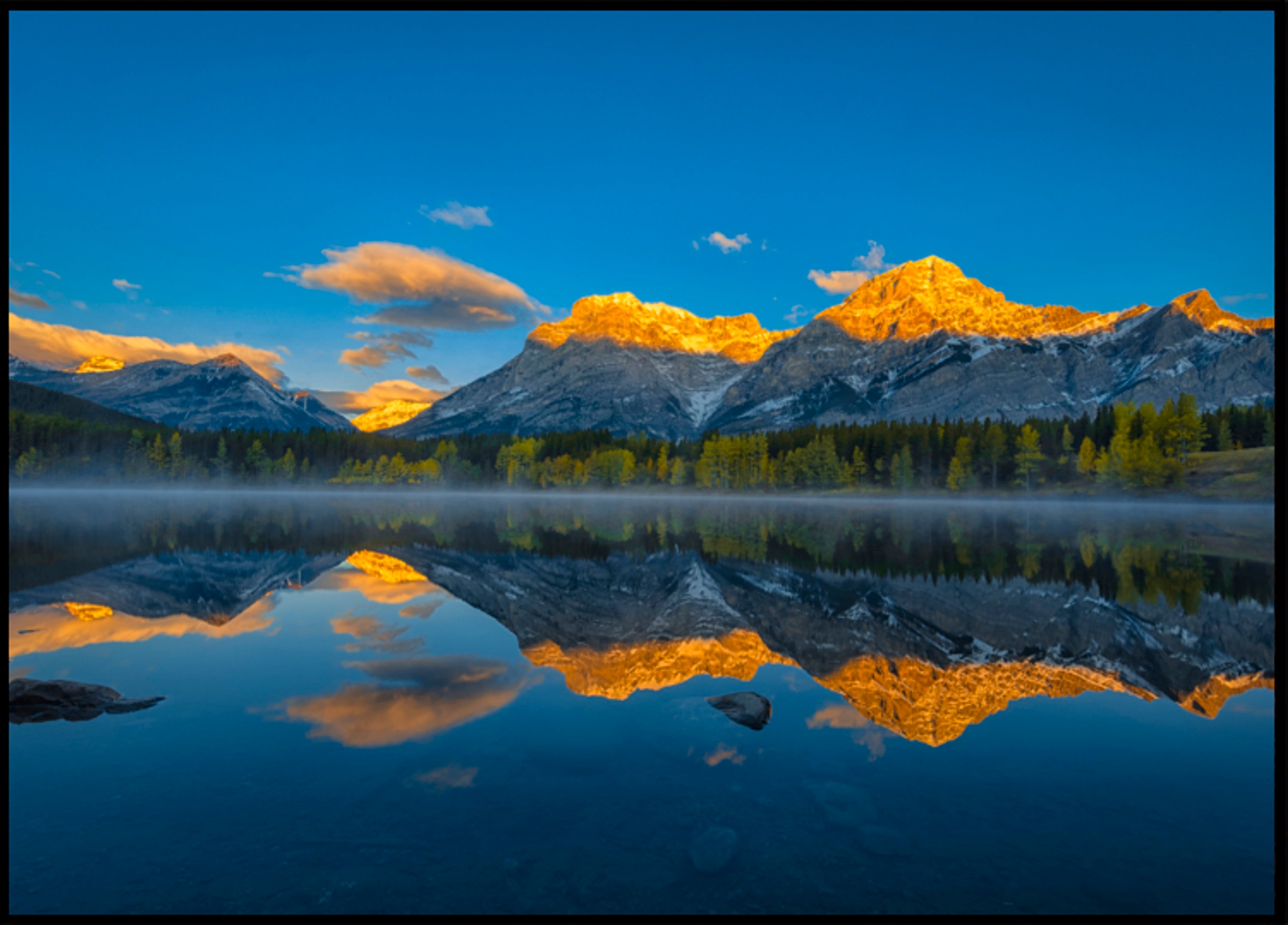 Reflejos de la montaña dorada