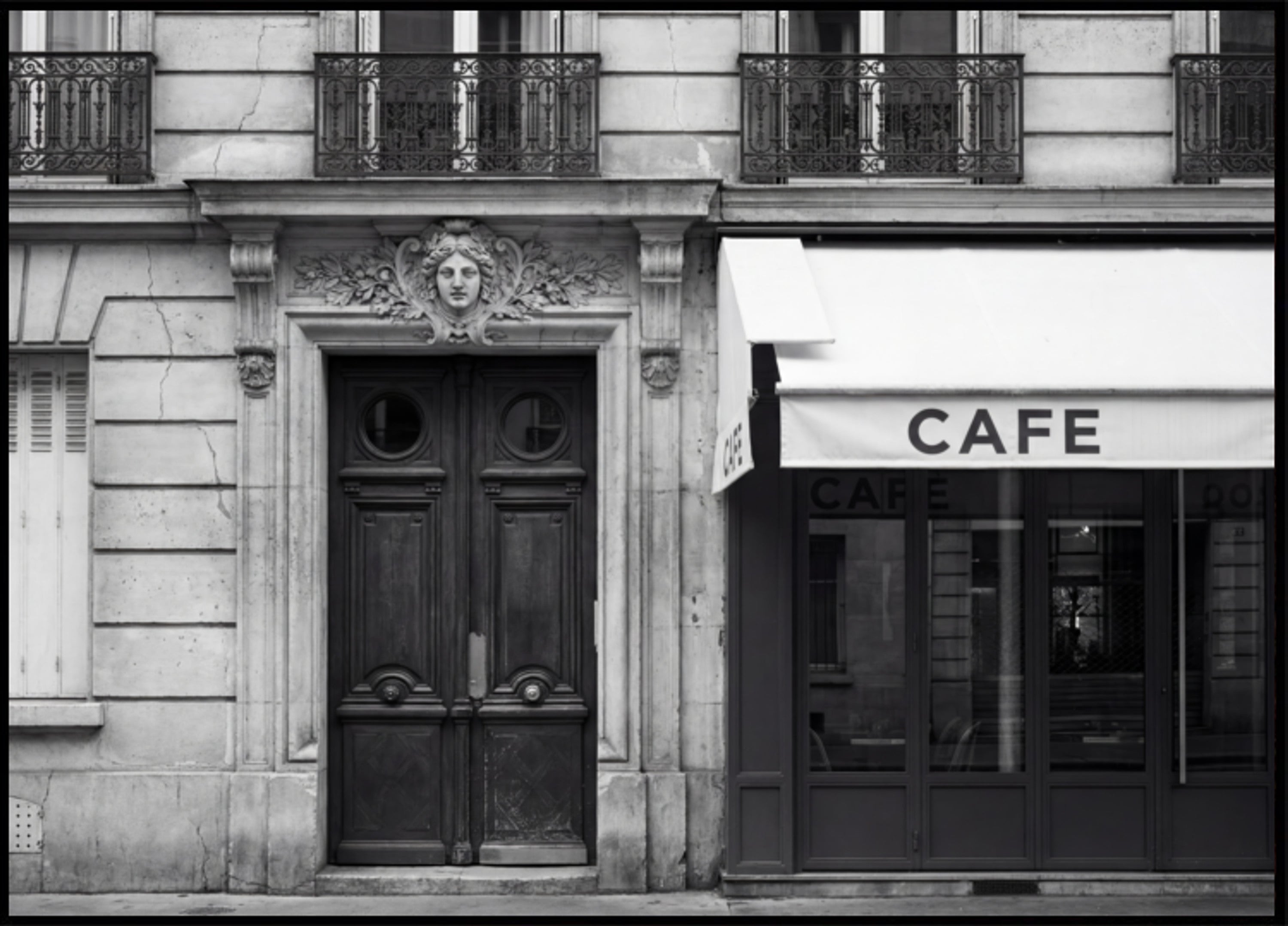 Fachada del café parisino