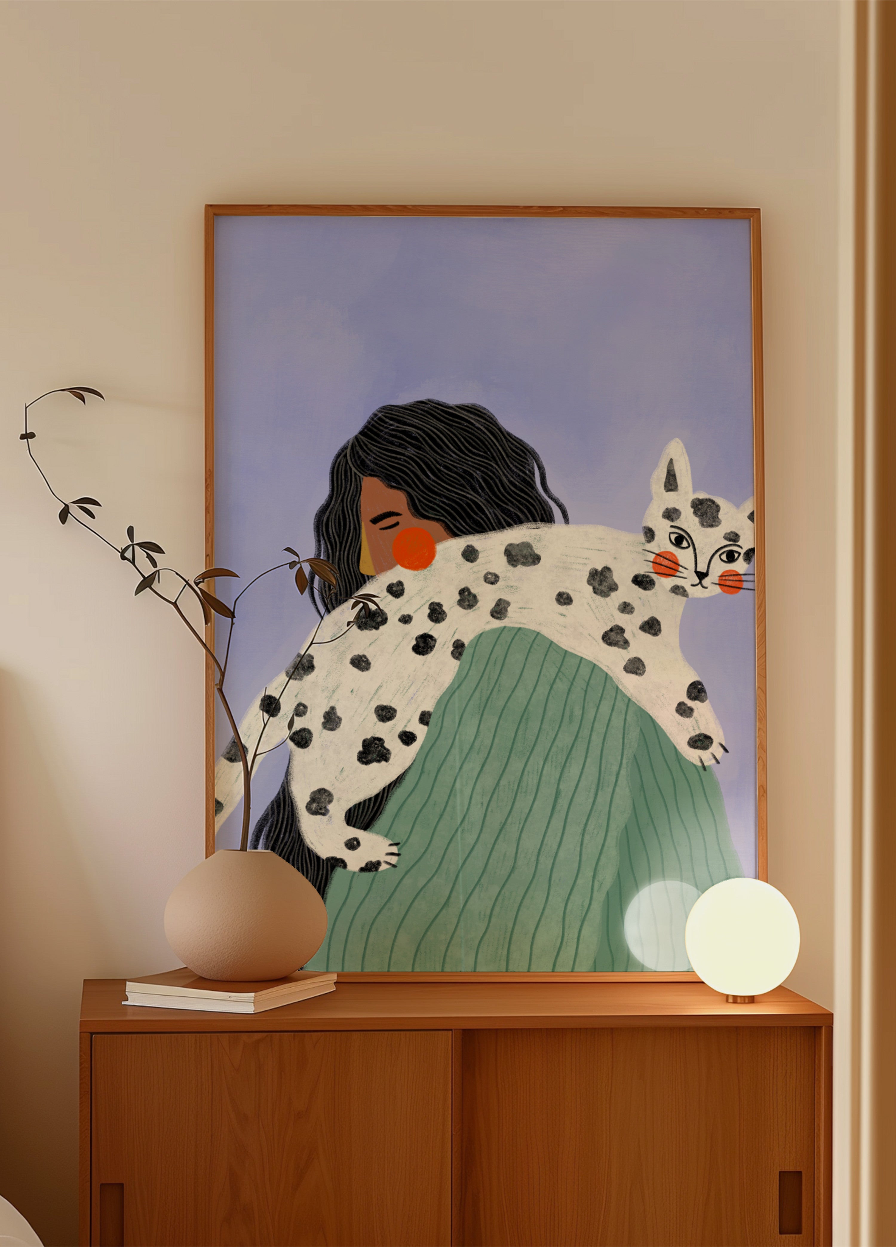 Mujer y gato moteado