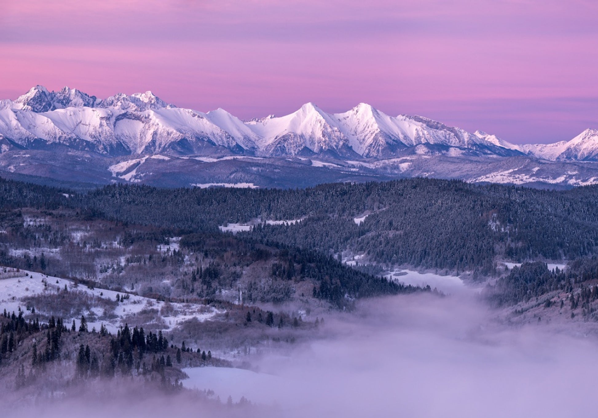 Amanecer de la montaña púrpura