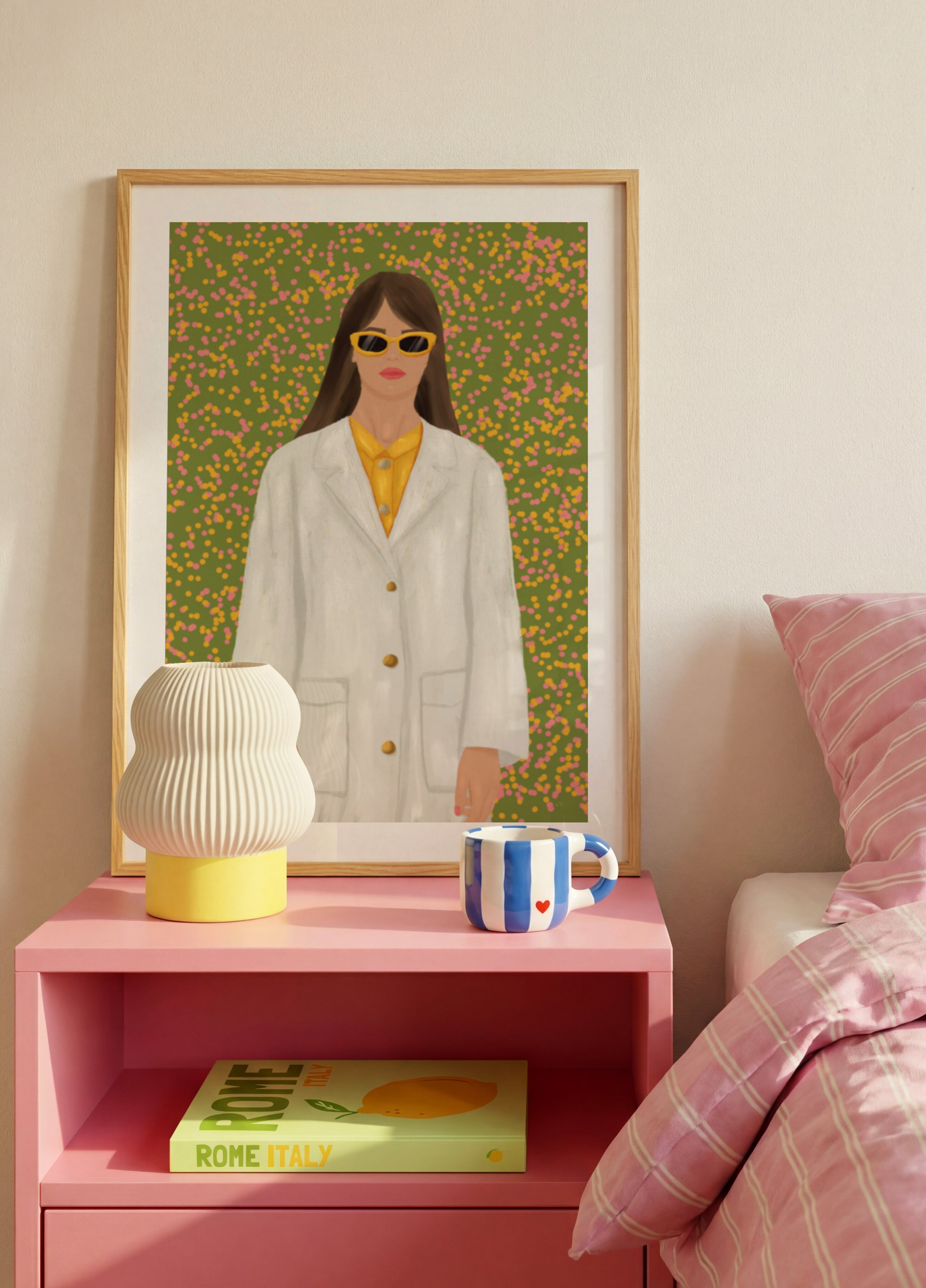Mujer elegante con gafas de sol