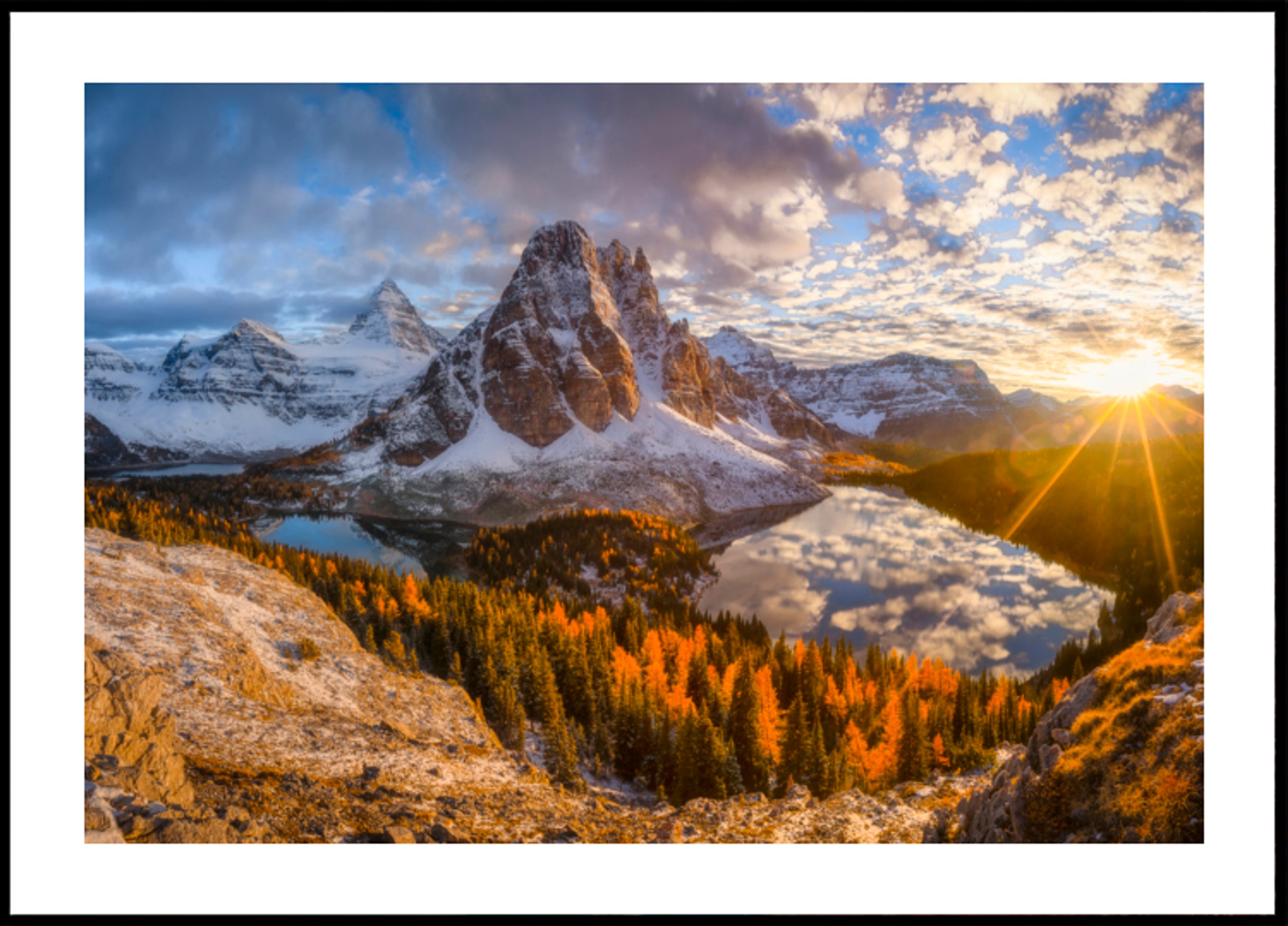 Amanecer en el lago Golden Mountain