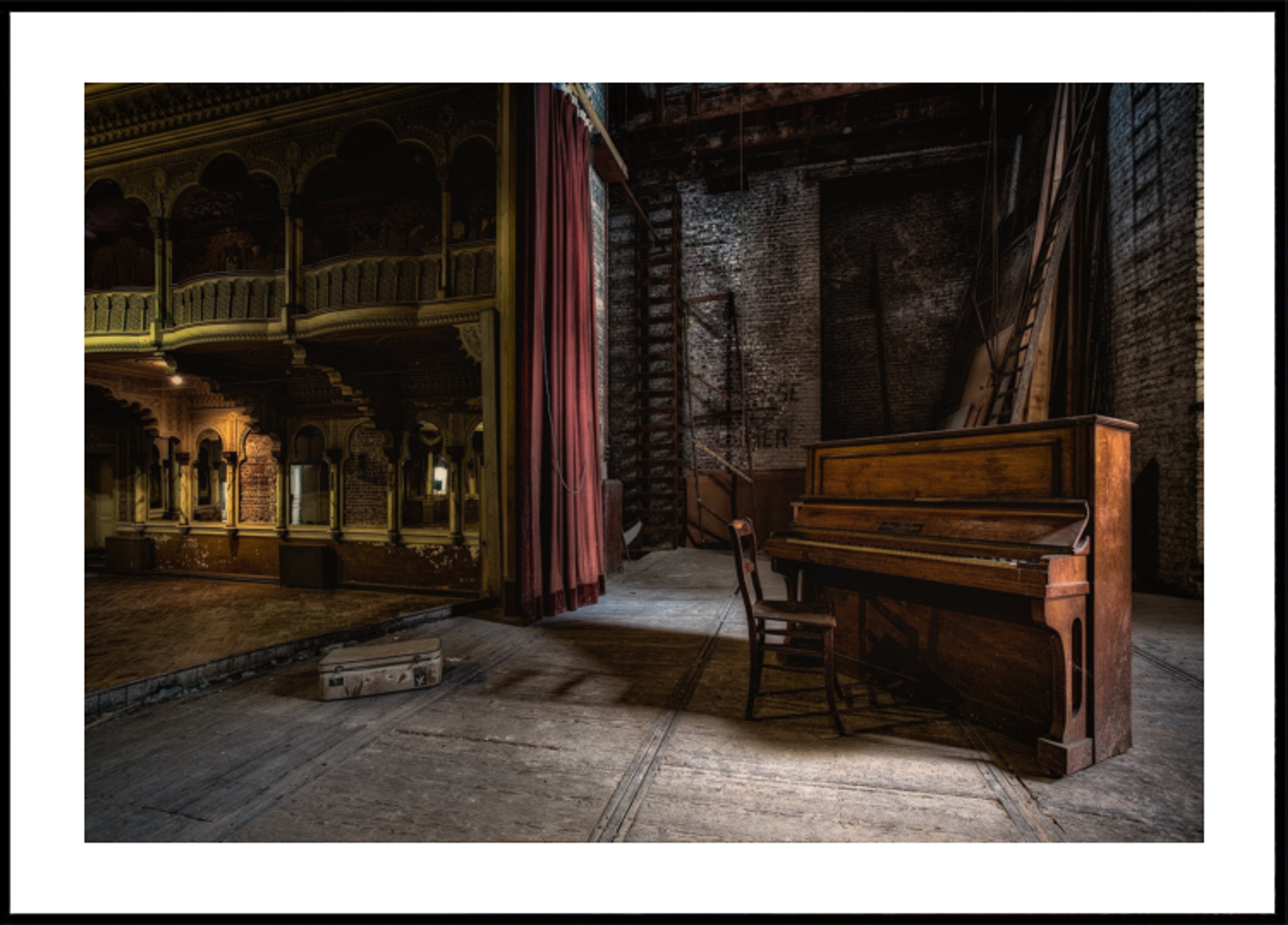Piano de teatro abandonado