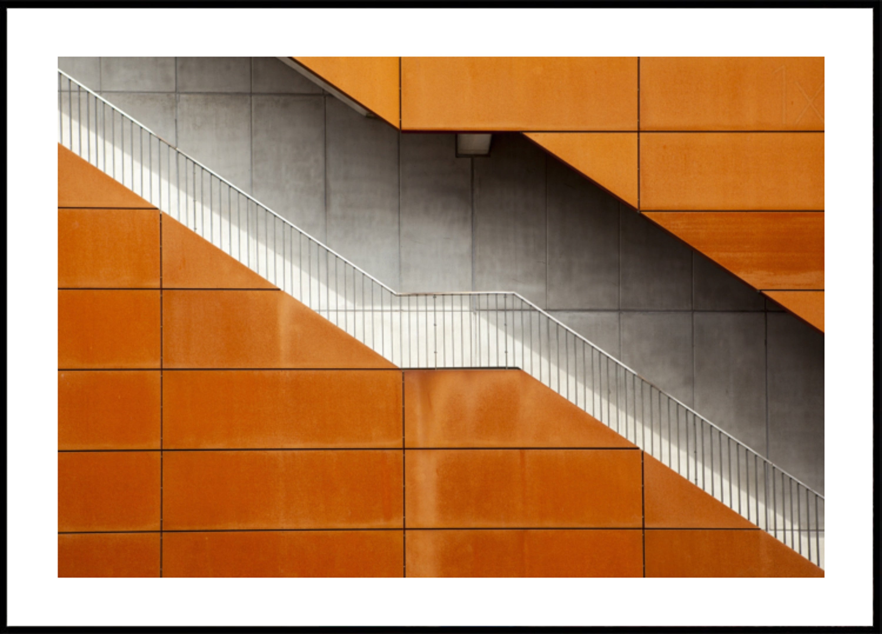 Escalera diagonal naranja